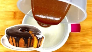 Cobertura para bolo de chocolate simples com leite condensado