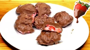 Doce de chocolate com morango Com Apenas 2 Ingredientes