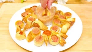Salsicha Enrolada petisco com PASTEL